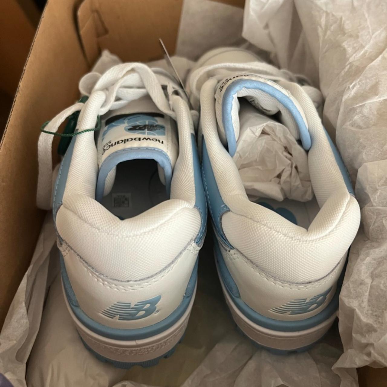 New Balance Women's White and Blue Trainers (3)
