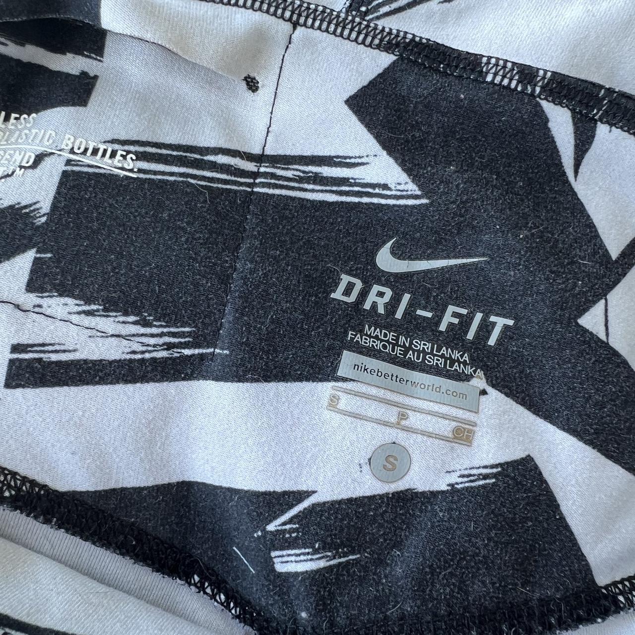 Nike Yoga pants Has some fading Small Tummy control - Depop