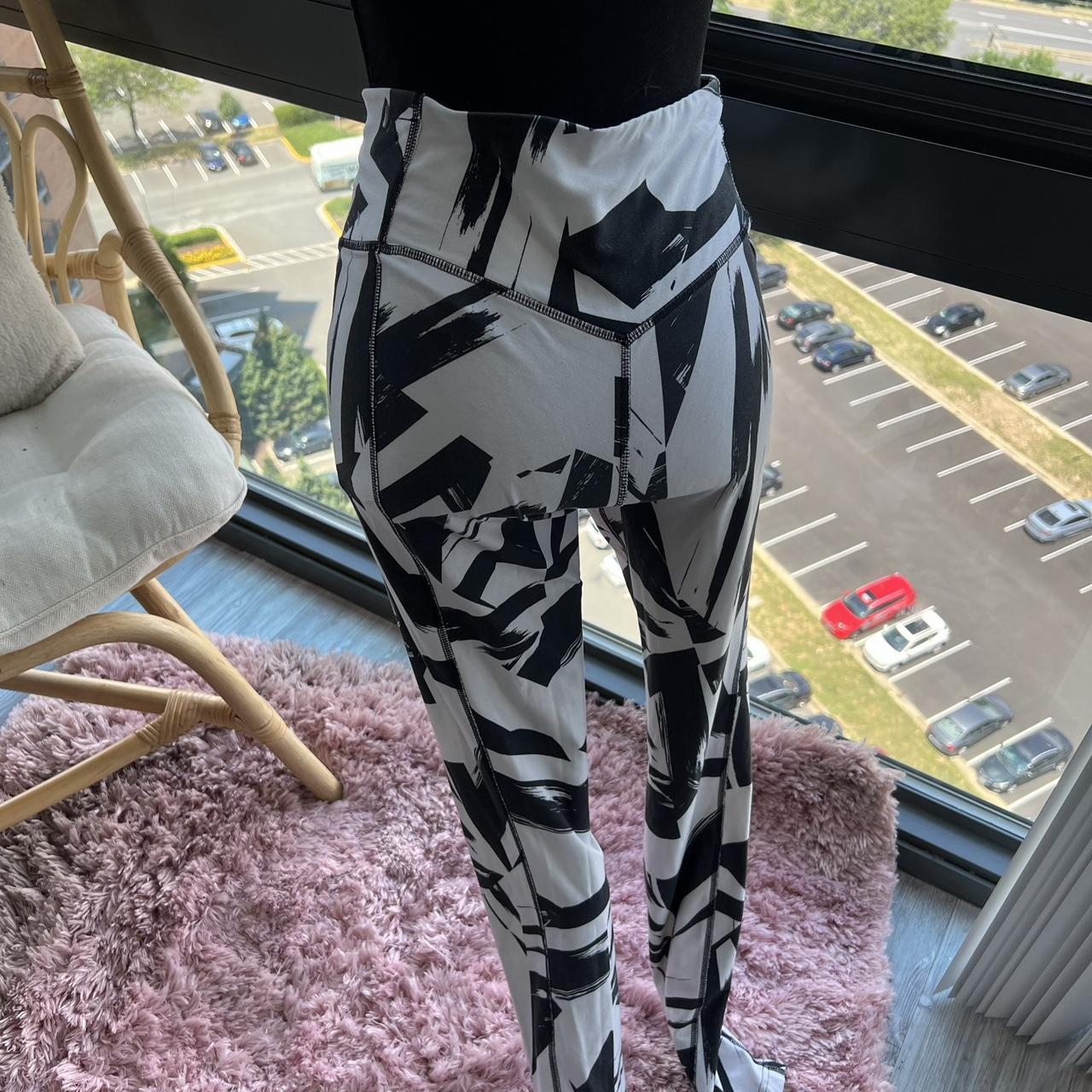 Nike Yoga pants Has some fading Small Tummy control - Depop