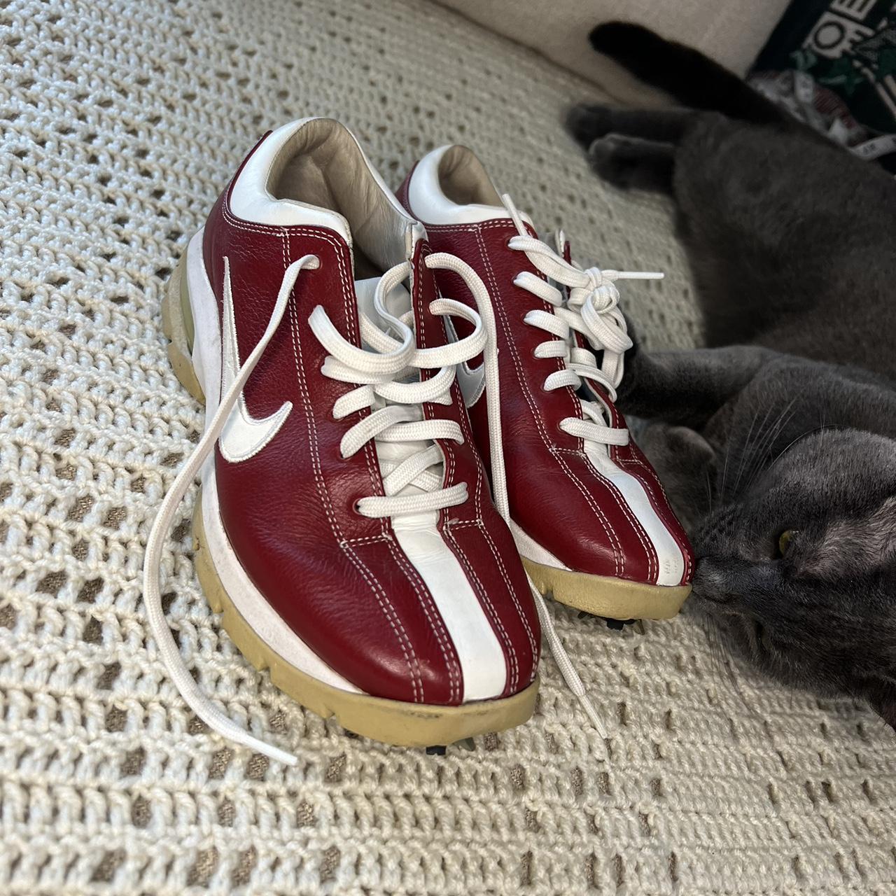 womens nike shoes burgundy