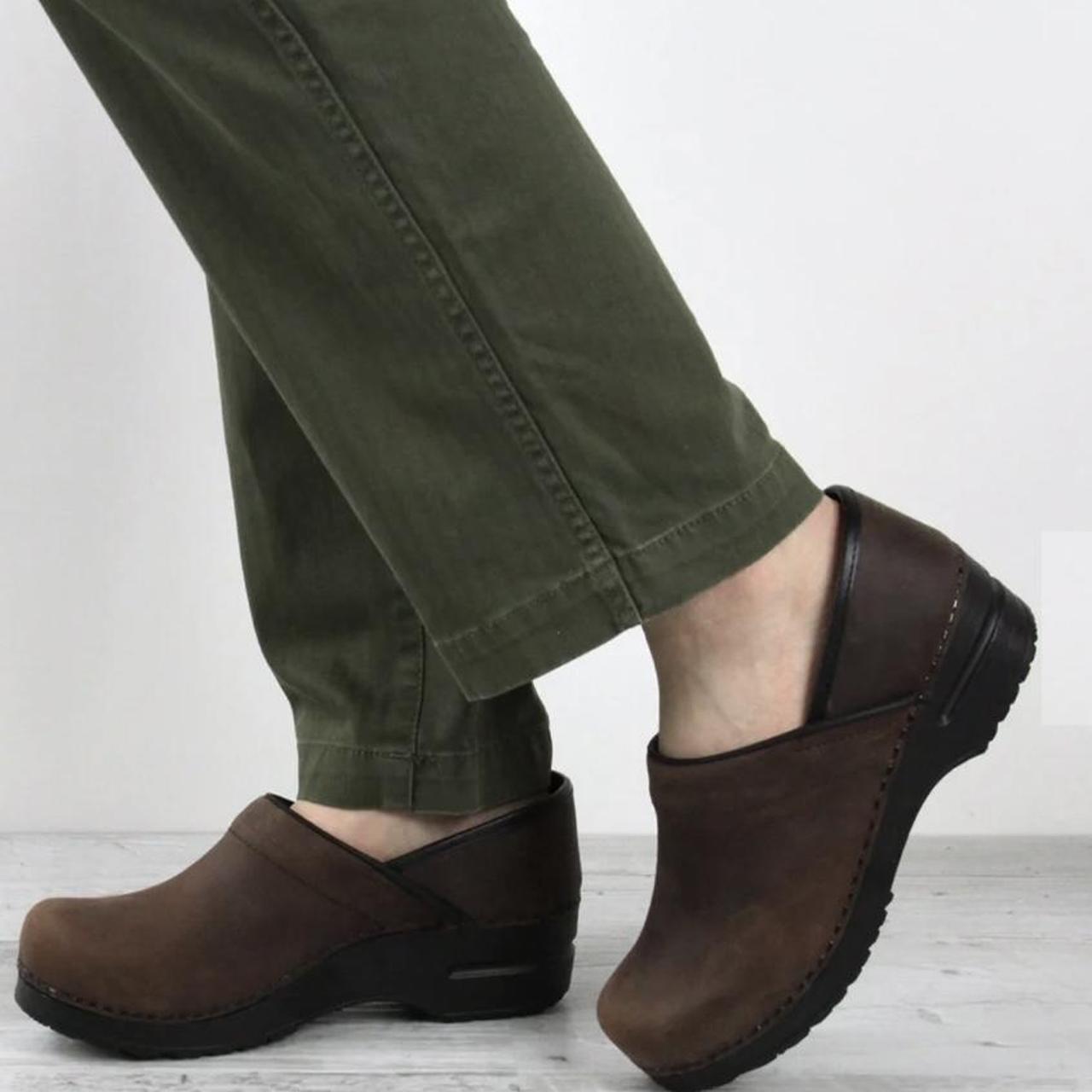 Sanita oiled hot sale leather clogs