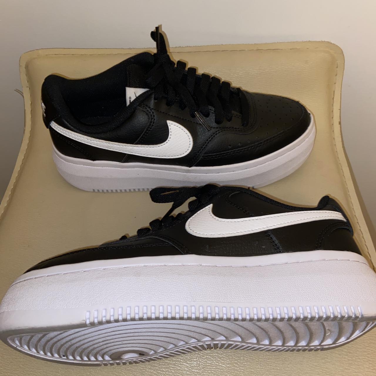 Nike Women's Black and White Trainers | Depop