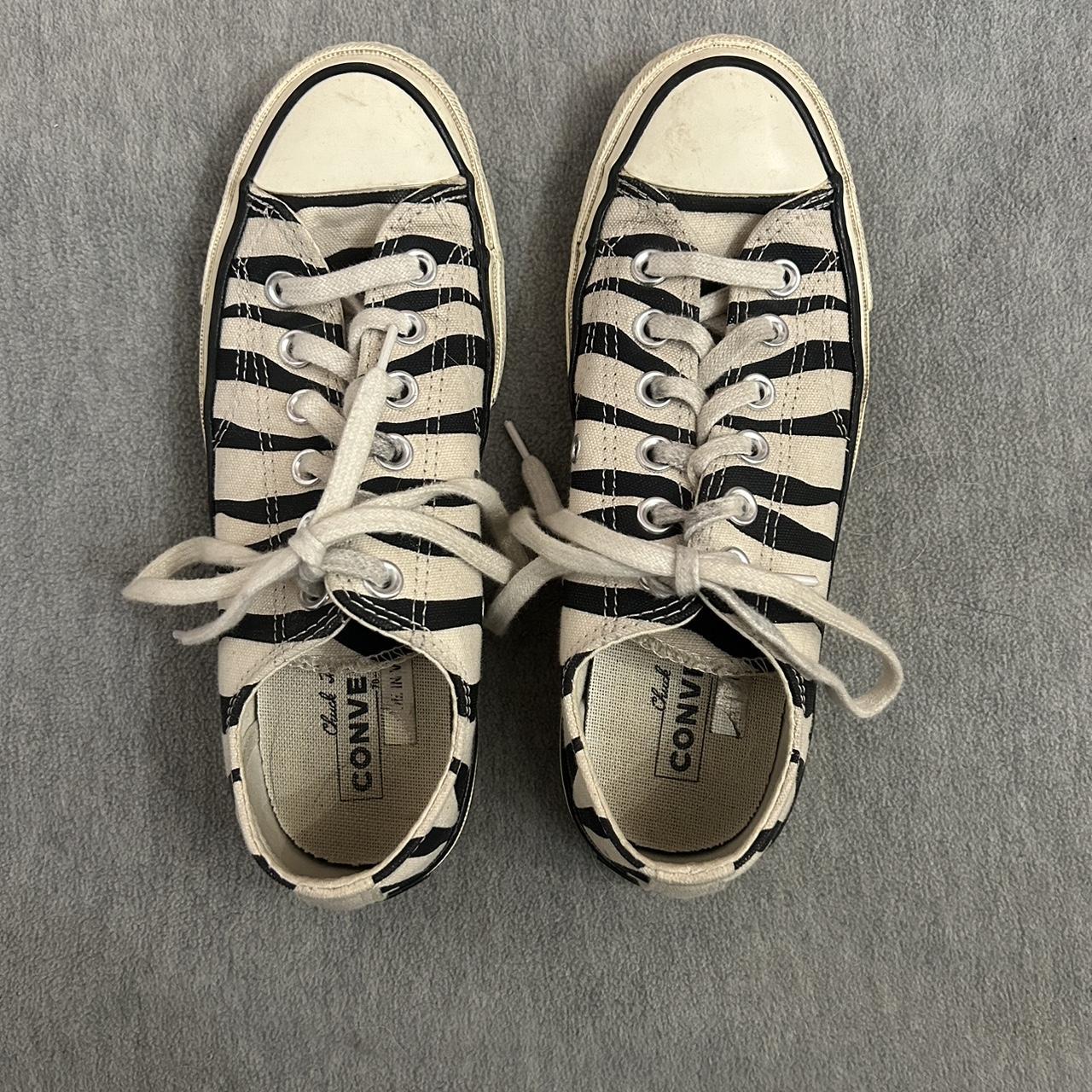 zebra low top converse - only worn a few times -... - Depop