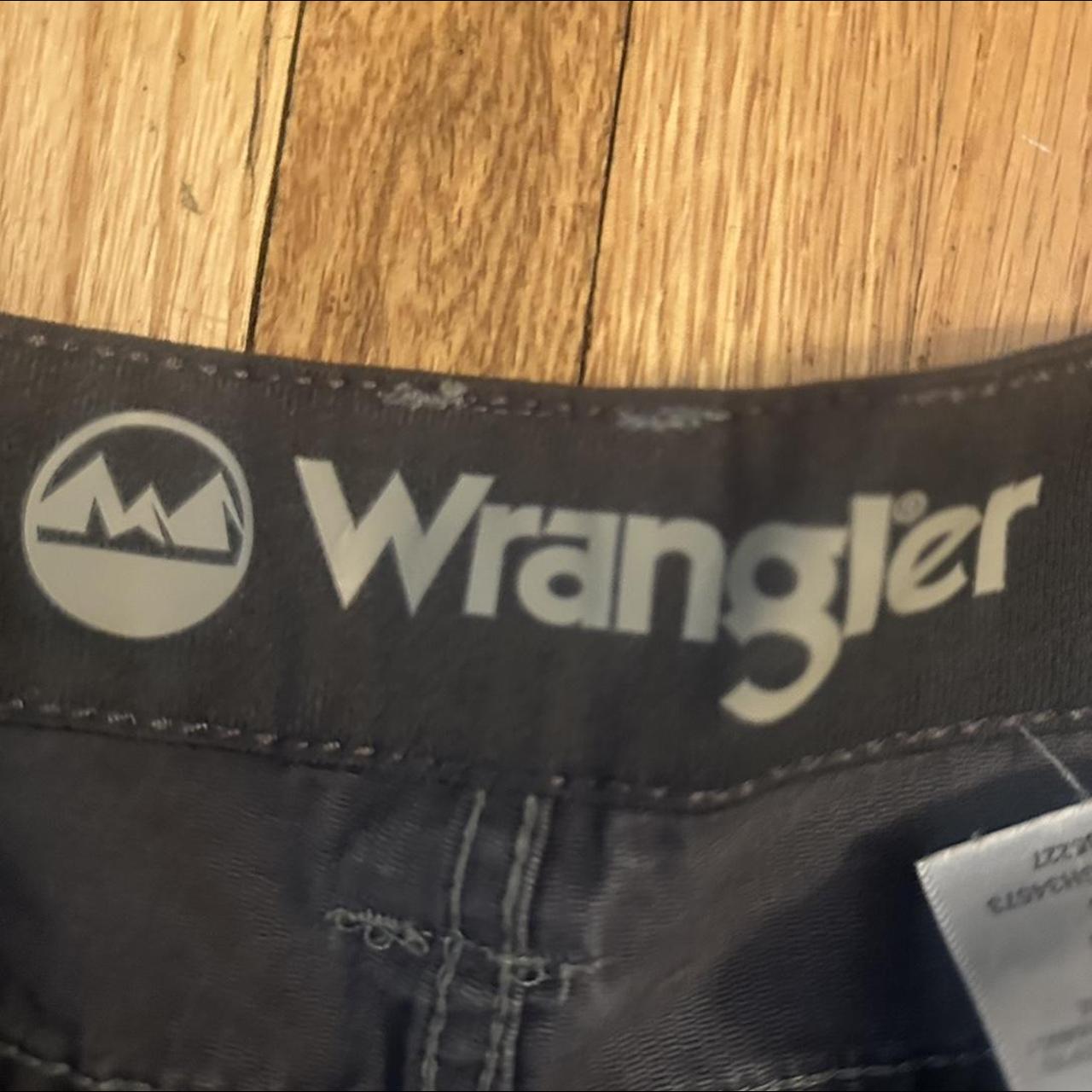 Grey wrangler cargo pants, used but no major flaws,... - Depop