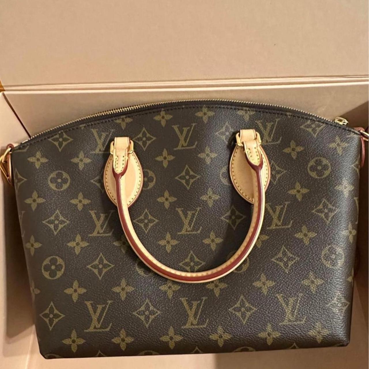 Authentic and NWT, Louis Vuitton “Sign-it” - Depop