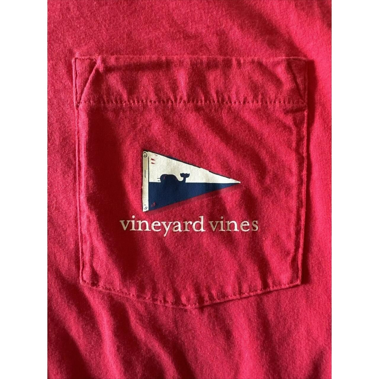 This Vineyard Vines T-shirt features a nautical... - Depop