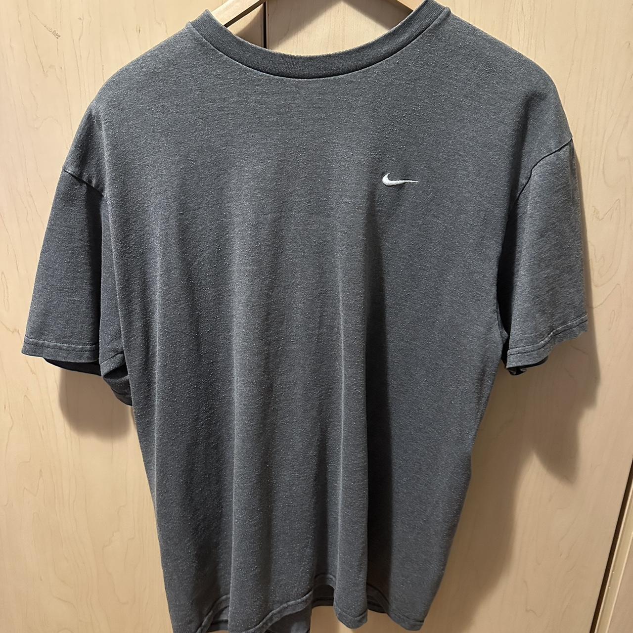 Old Nike T-shirt Dark heather grey Size L - Depop