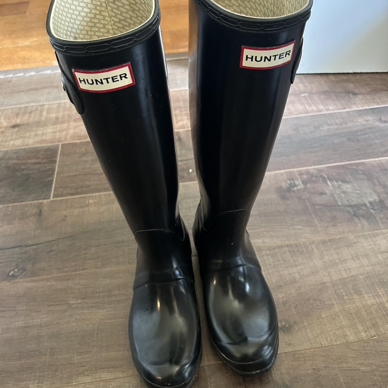 black hunter boots too small for me - Depop