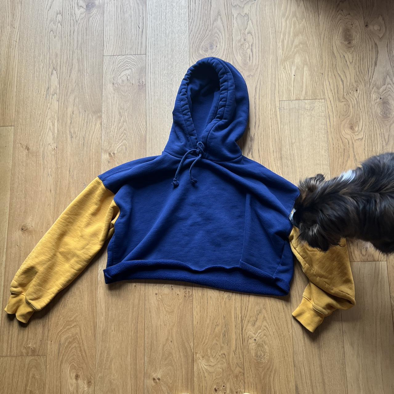 Super soft LEVIS color block crop hoodie Sooooo cozy