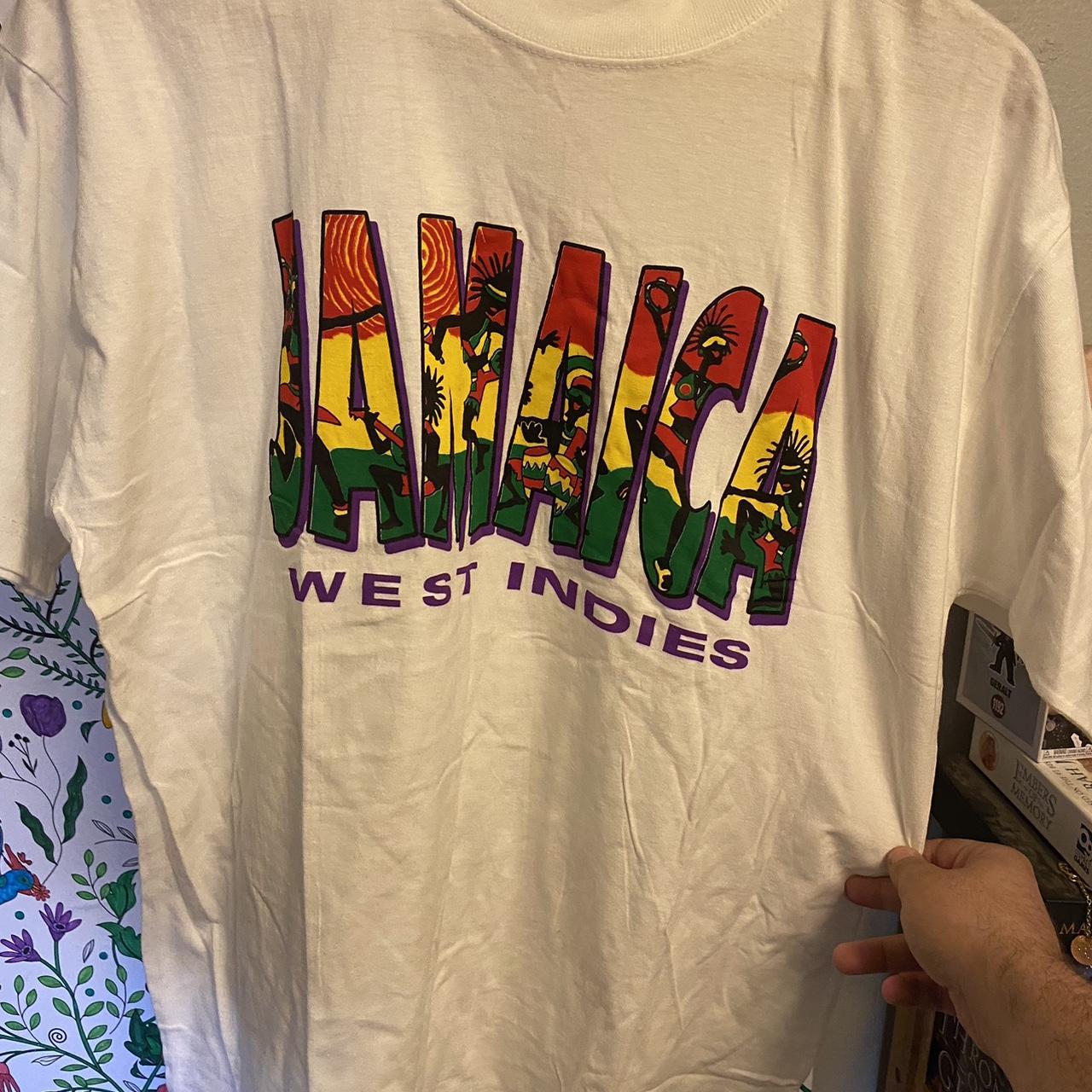 Vintage avalanche shirt Nice graphic in the front - Depop