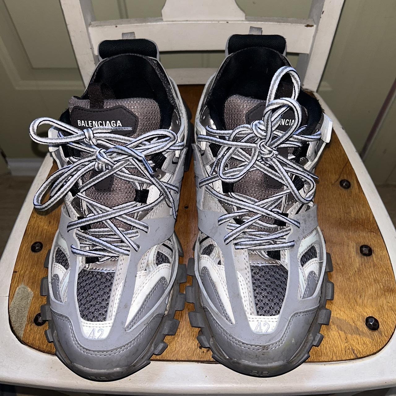 【ストリートにも♪】BALENCIAGA Men Sneakers Gray BALENCIAGA Men's Runner Sneaker in Grey | REVERSIBLE