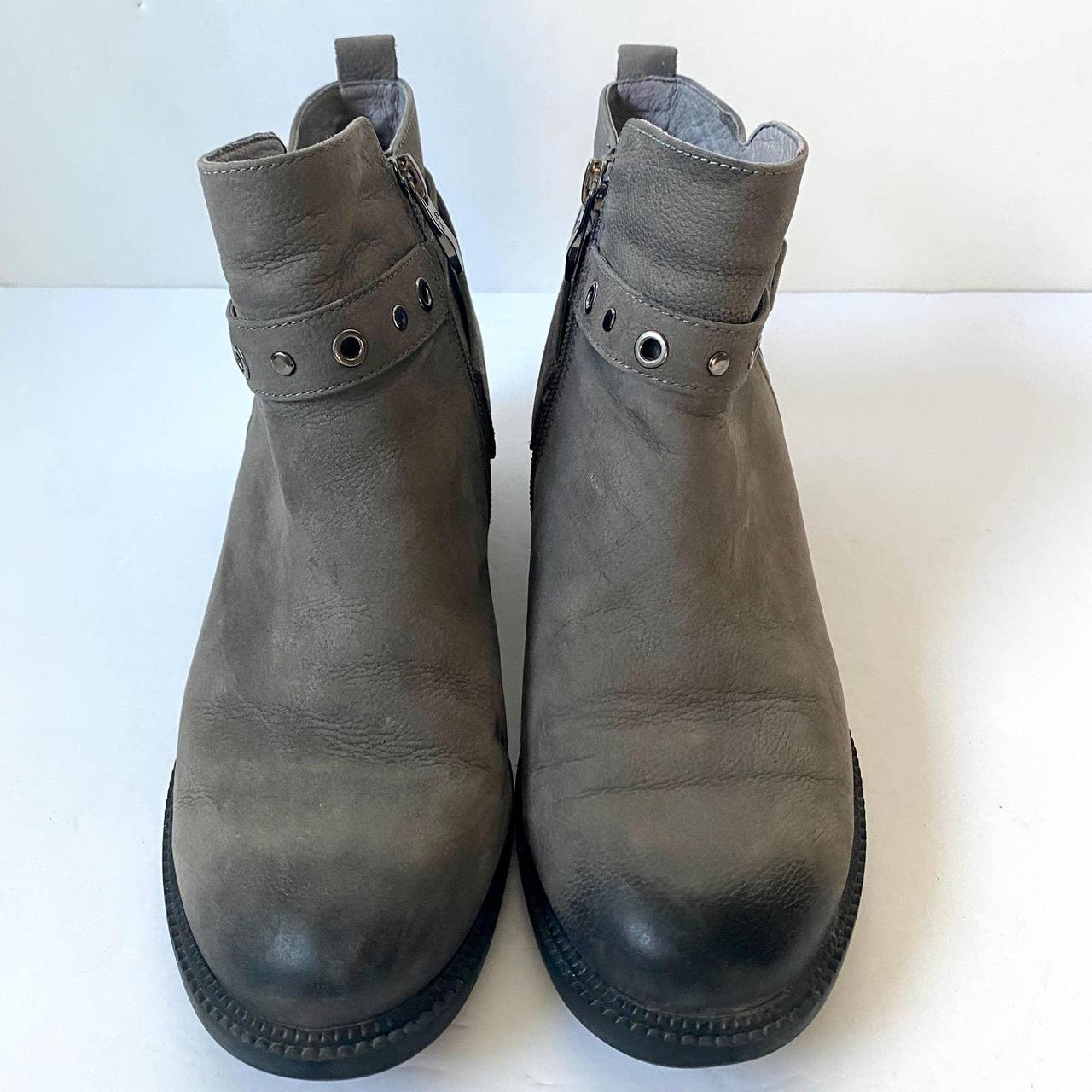 Women's Grey Boots Depop