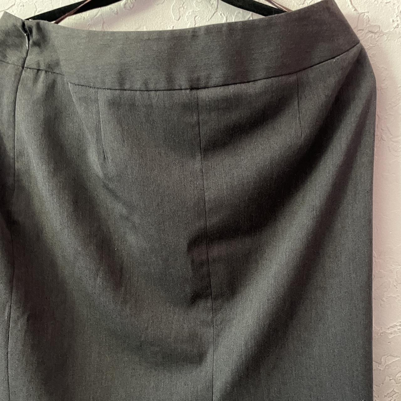Grey Pencil skirt worn few times - Depop