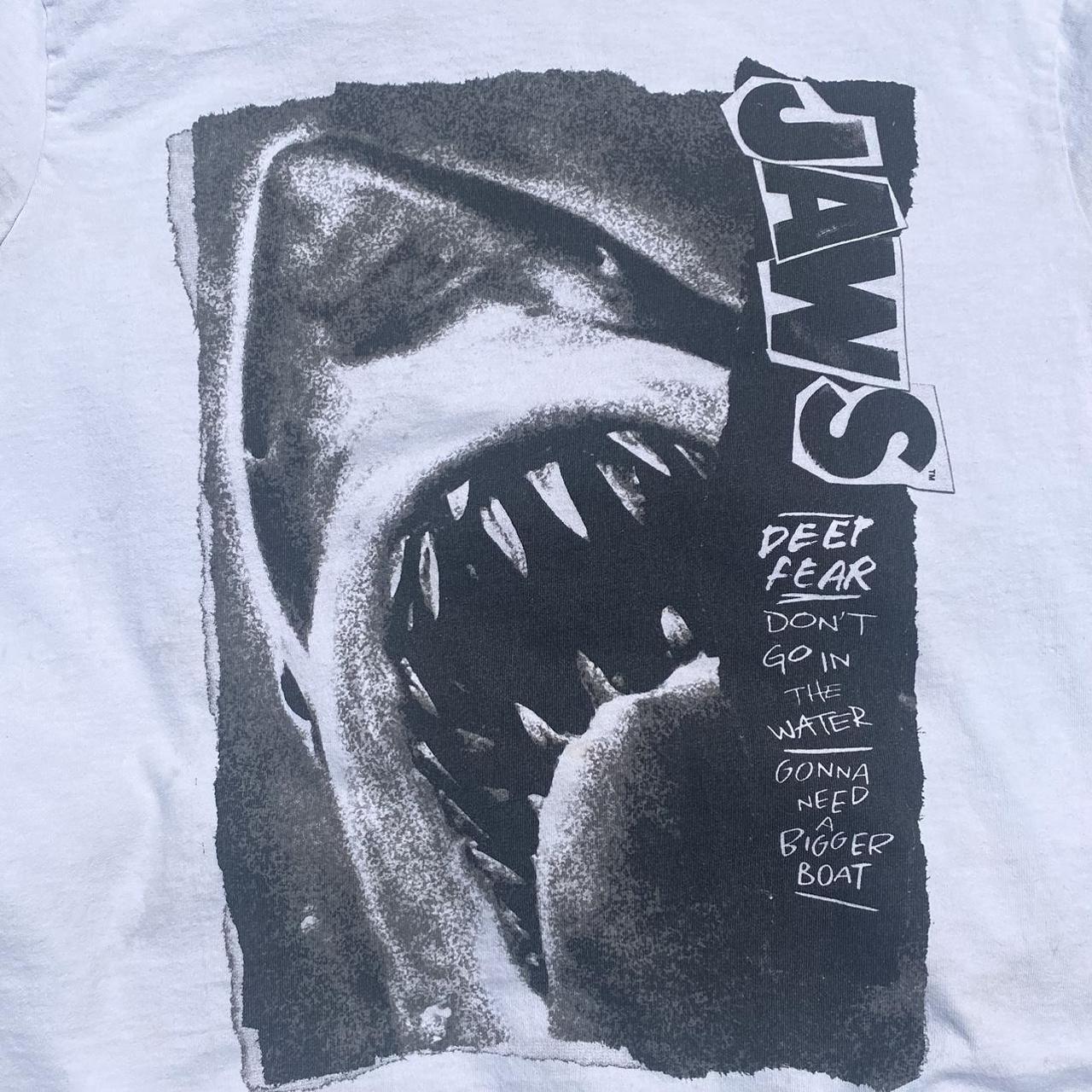 T shirt jaws discount h&m