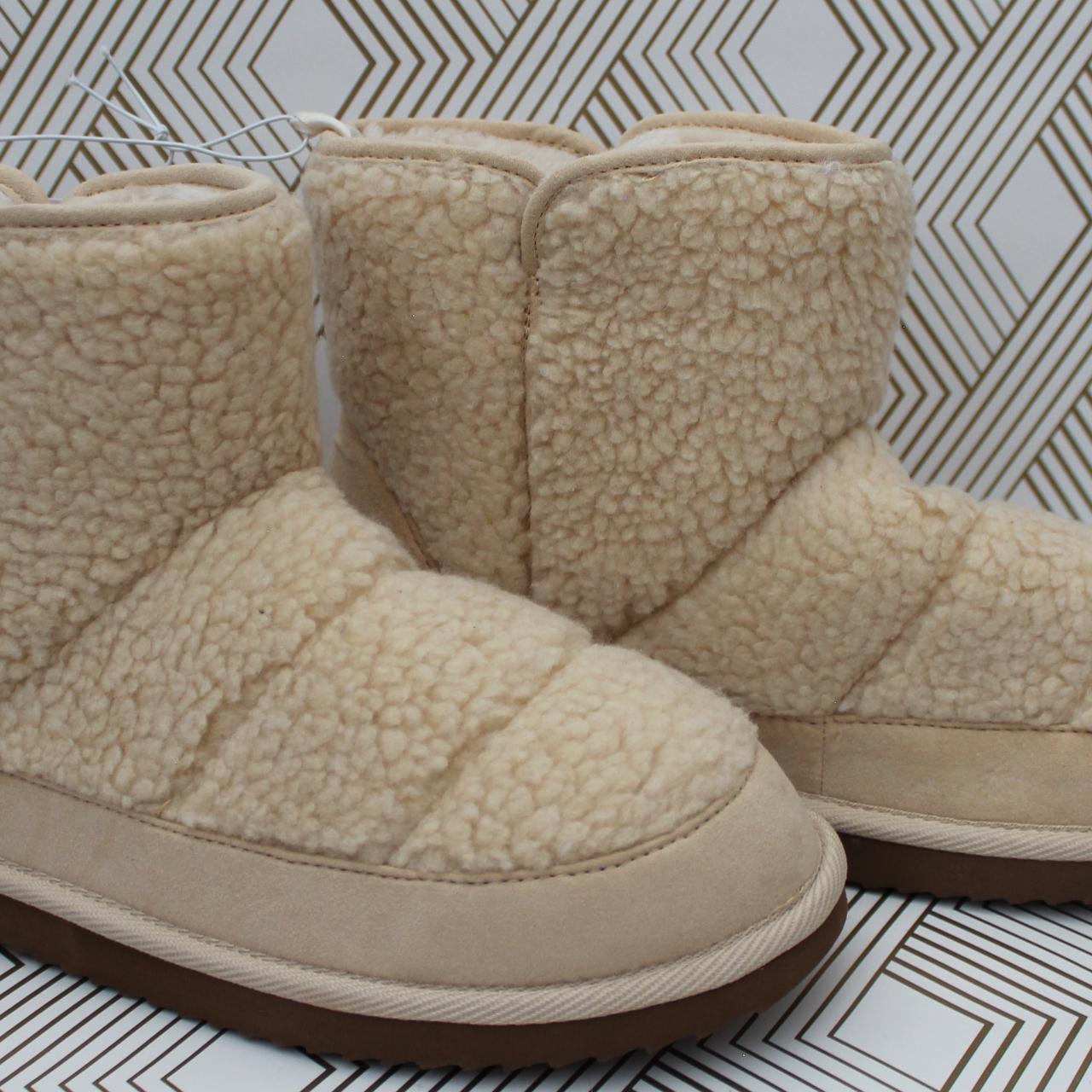 Old Navy Women's Cream and White Boots Depop