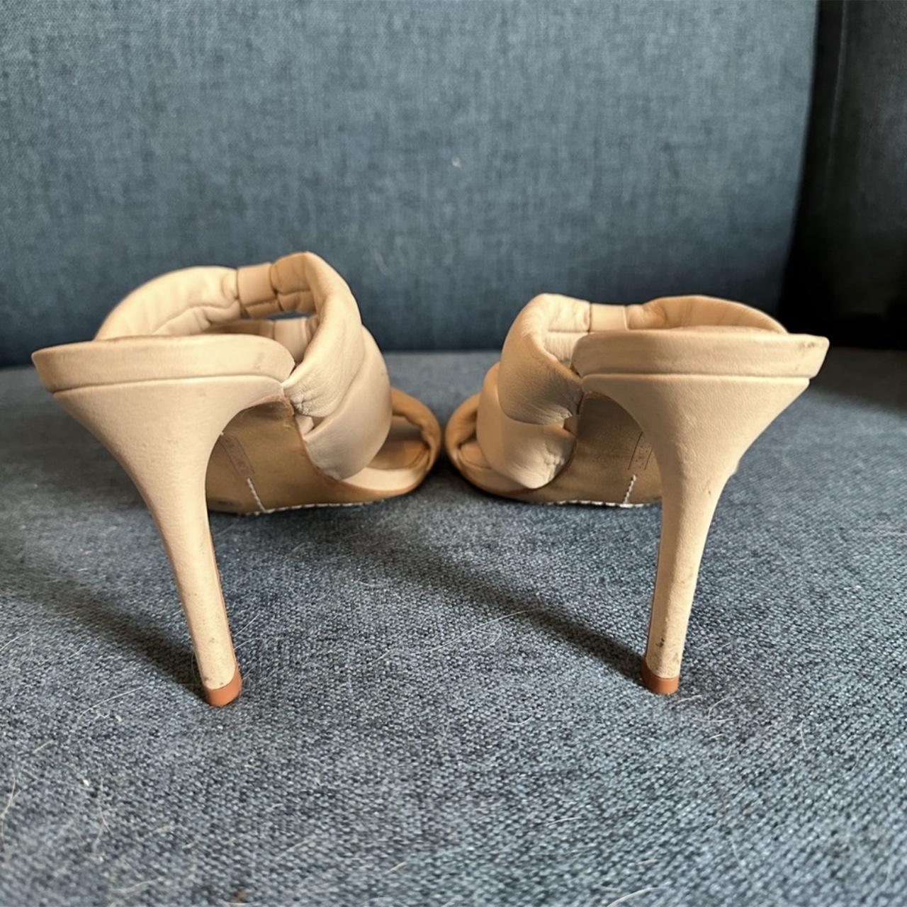 Vince Camuto Women's Cream and Tan Courts | Depop