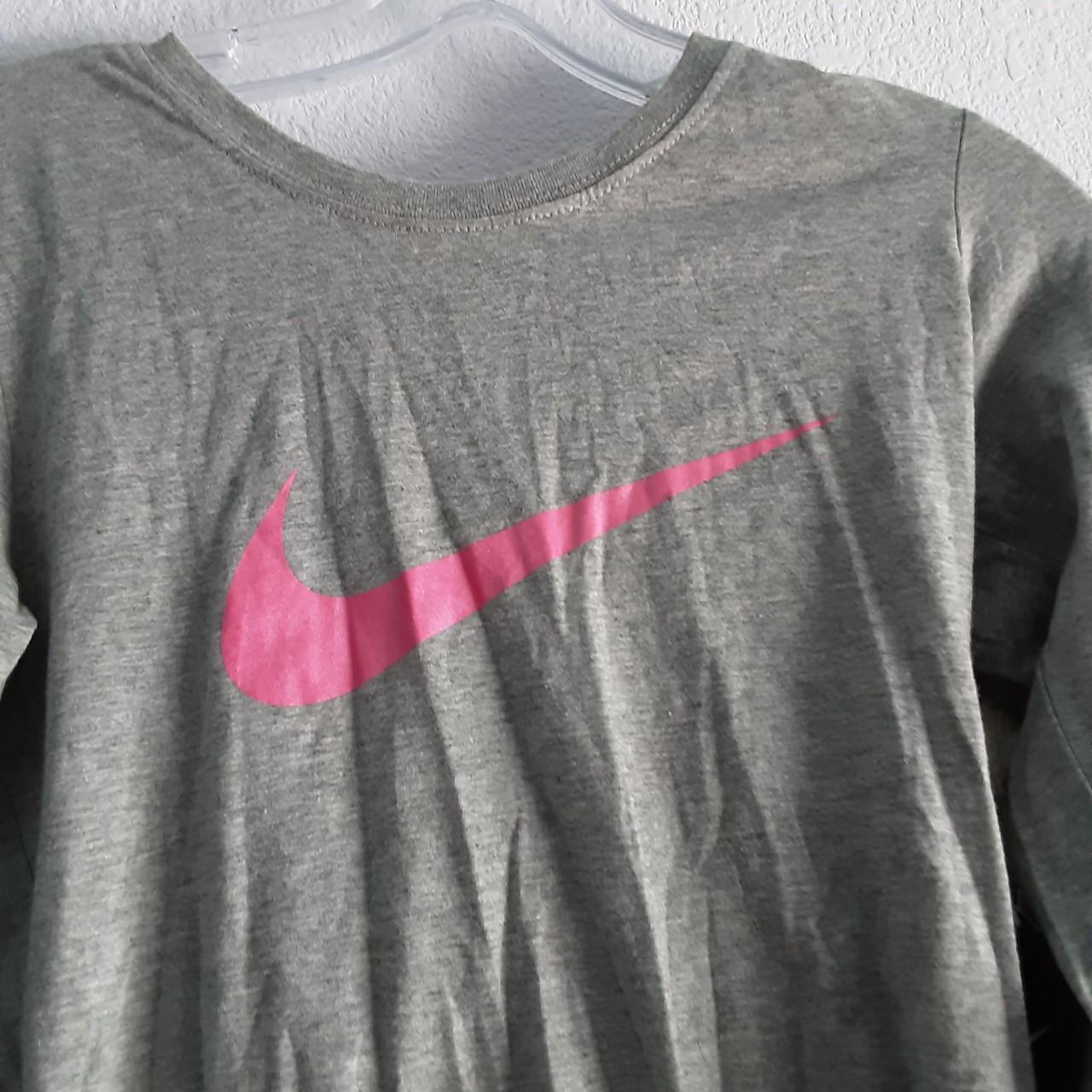 Gray and pink nike shirt hotsell