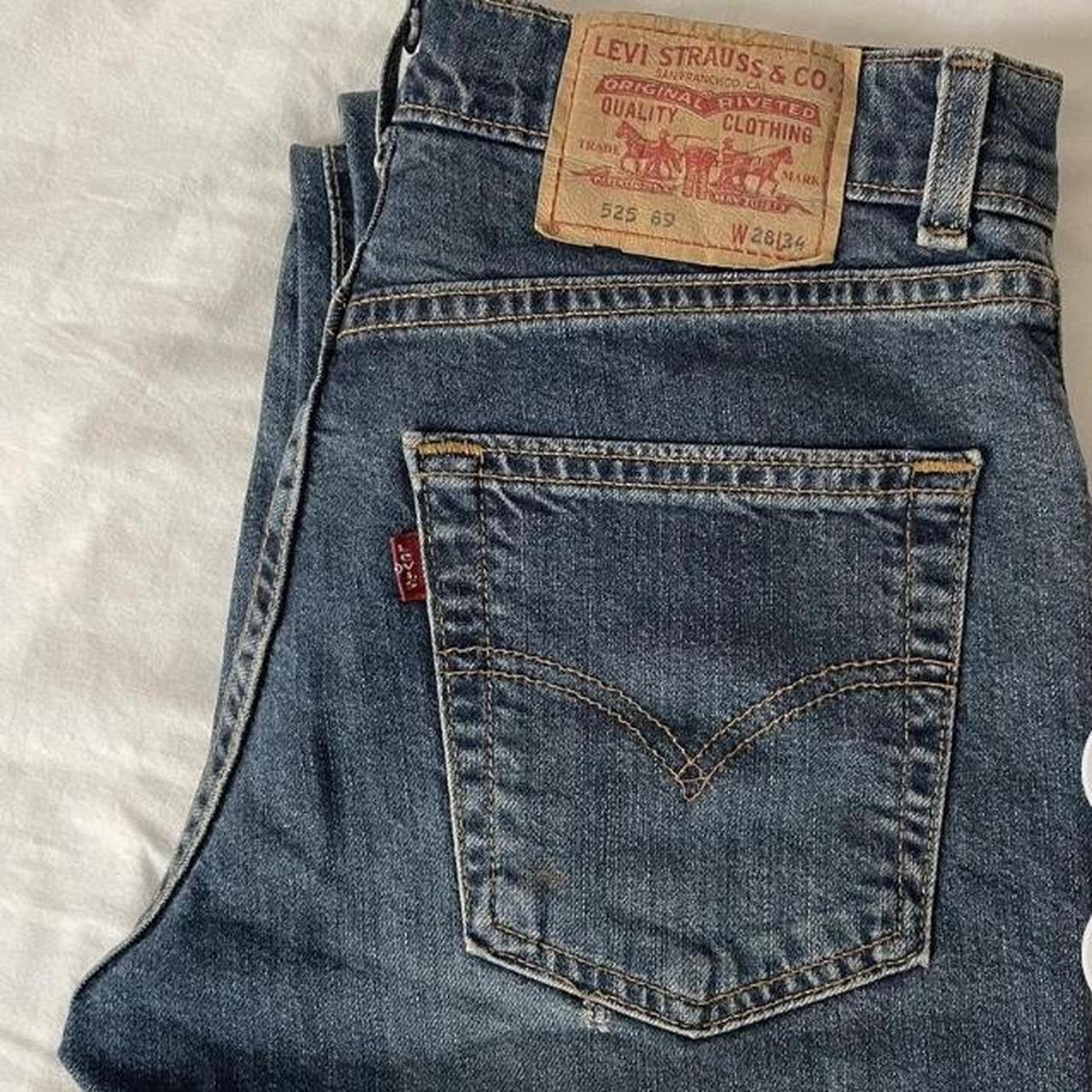 W28 L34 Levi’s vintage really cute - the bottoms... - Depop