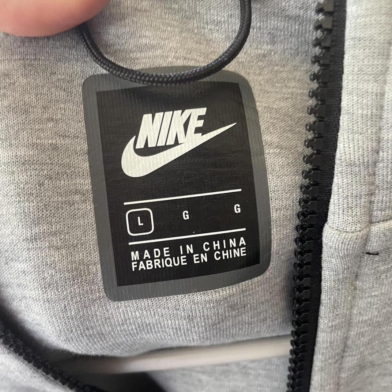 does nike tech fleece hoodie run small