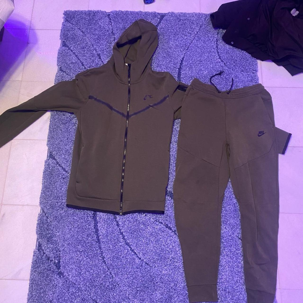 olive green nike tech sweatsuit