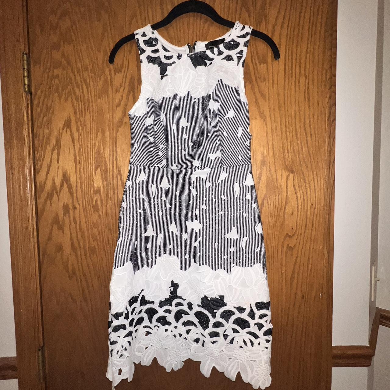 NWT Romeo outlet + Juliet Couture Lace midi dress