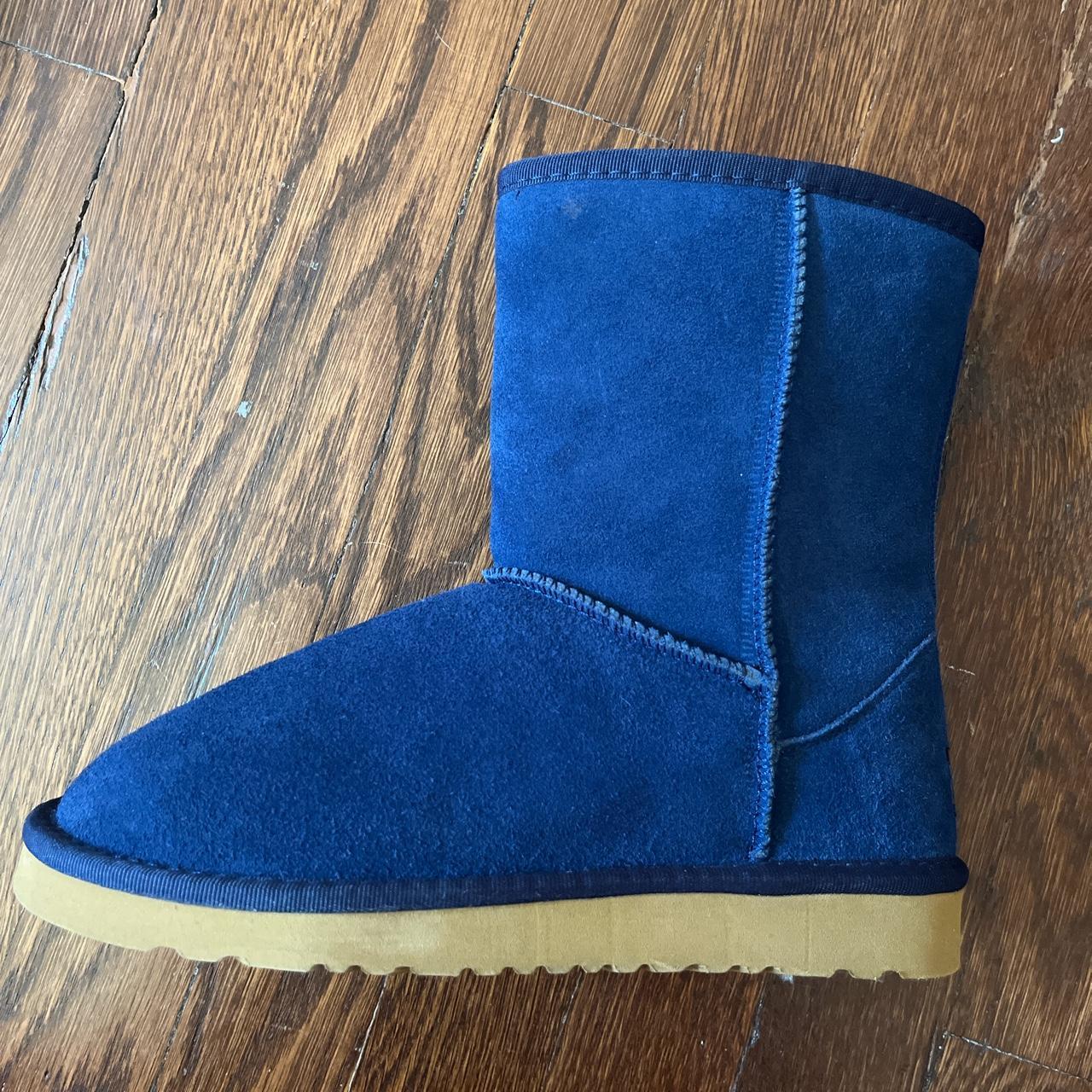 Royal best sale blue uggs