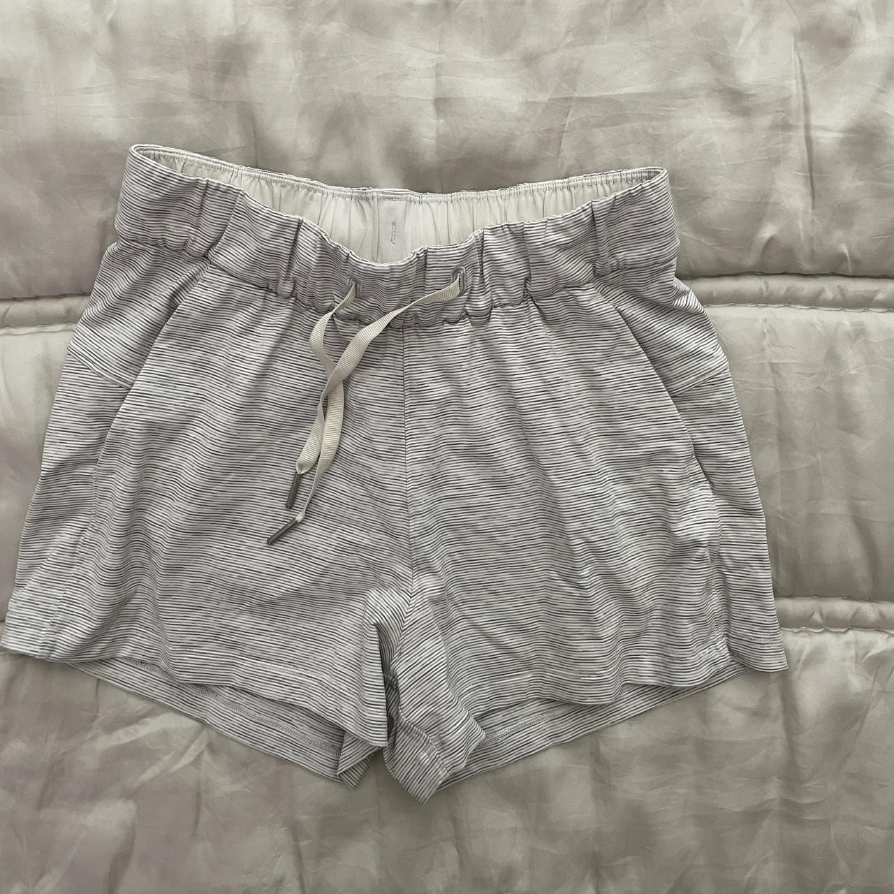 Lululemon shop tie shorts