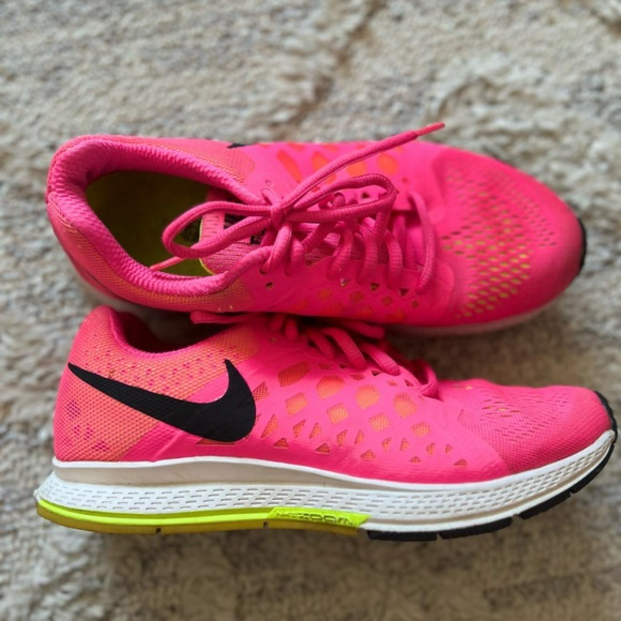 Nike Women's Pink Trainers | Depop