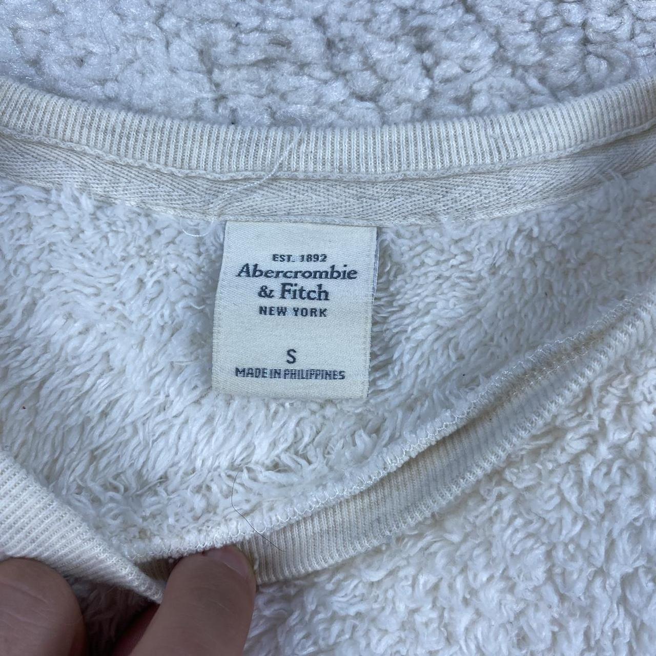 Abercrombie best sale white sweatshirt