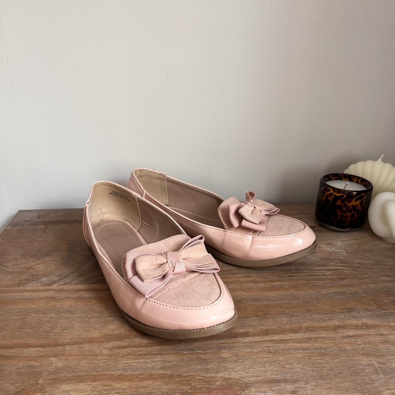 Pink patent leather loafers with suede and bow