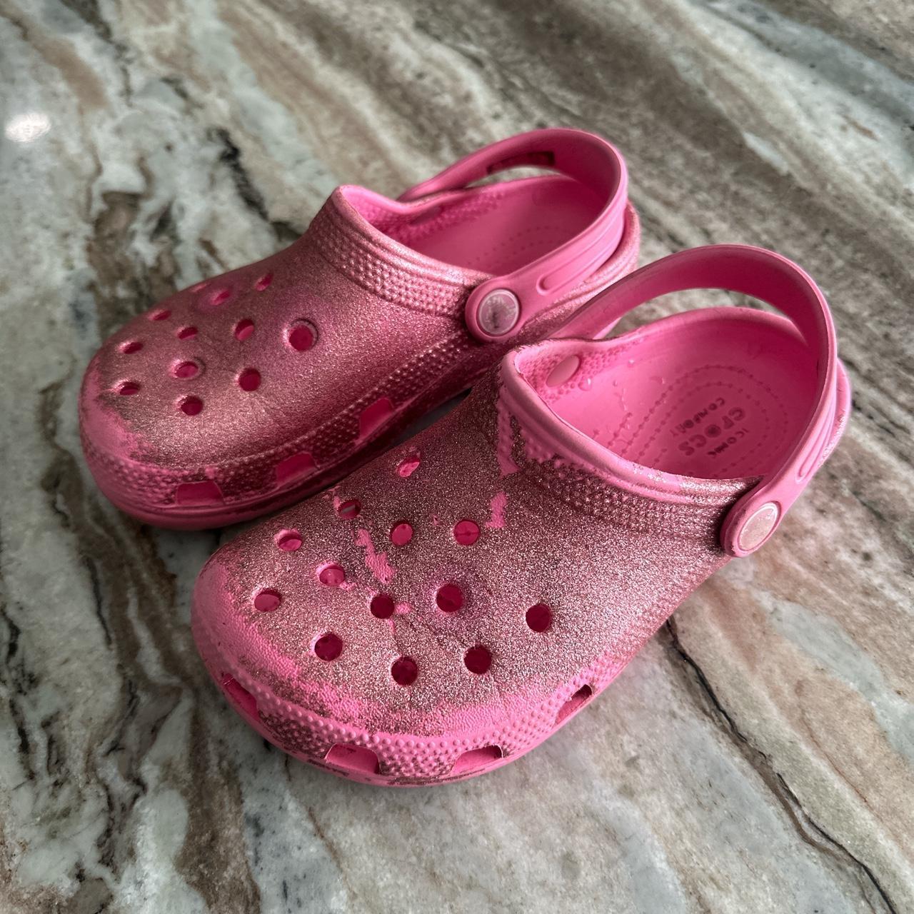 Pink lemonade glitter crocs hot sale