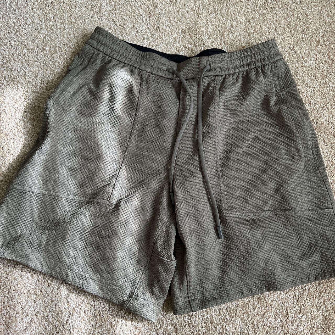 Lululemon Men's Grey Shorts