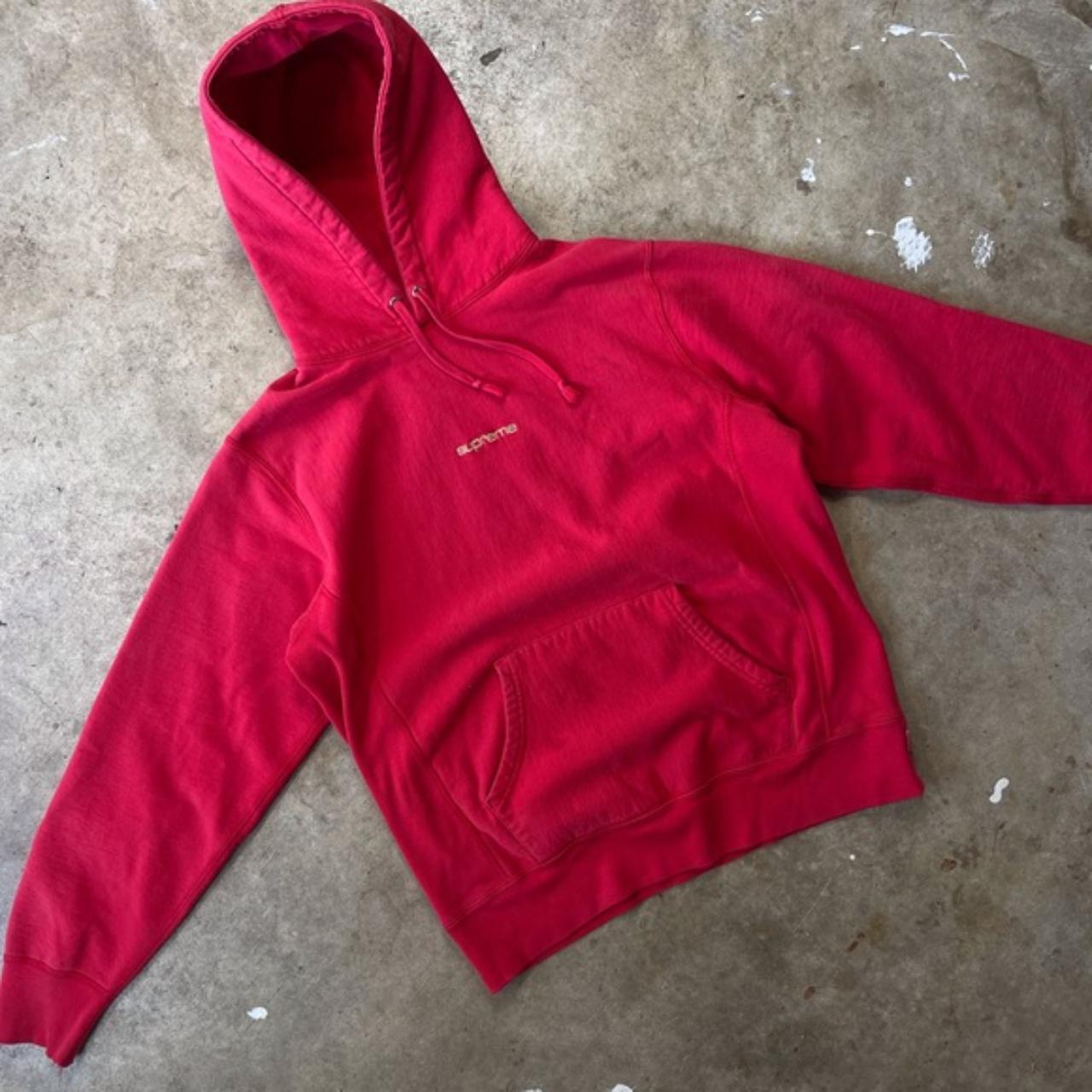 Supreme compact hotsell logo hoodie red