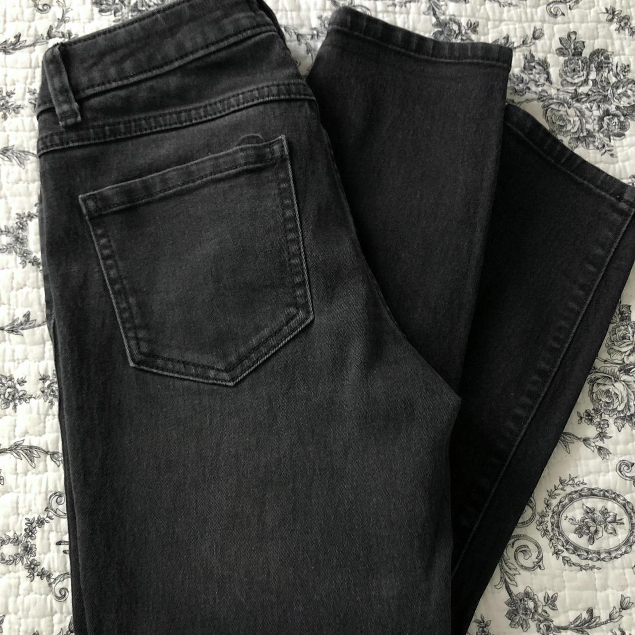 Black skinny capri jeans size 2 with a slight