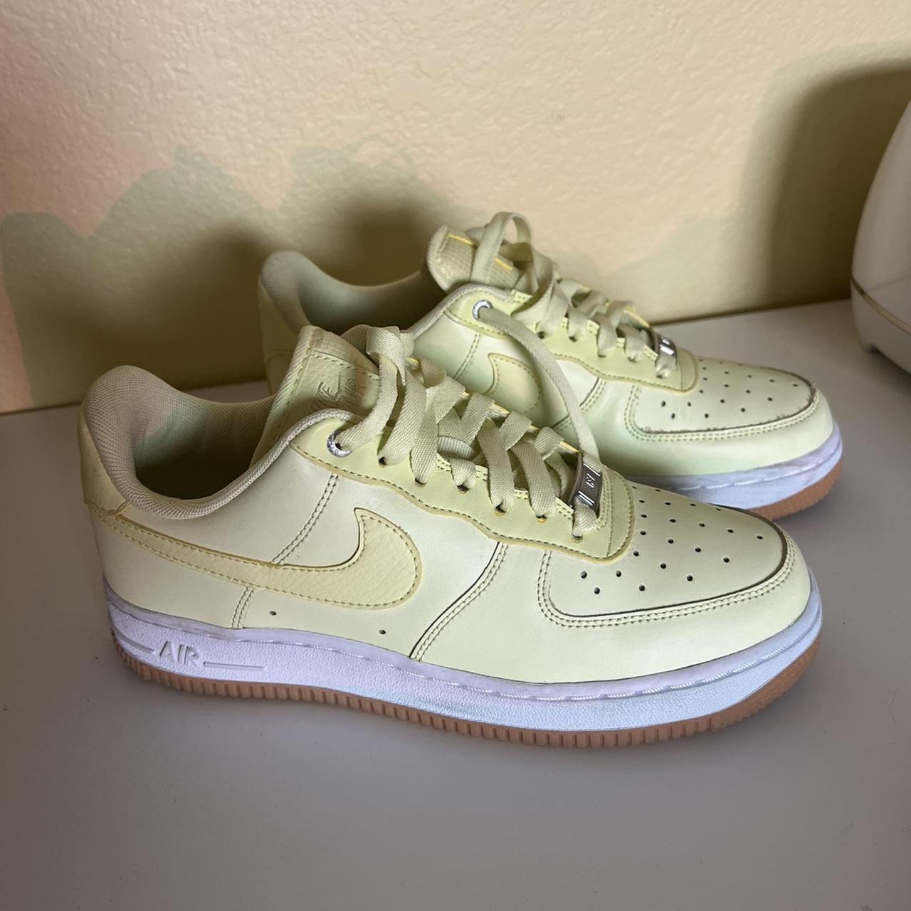 Yellow airforce 1s fashion