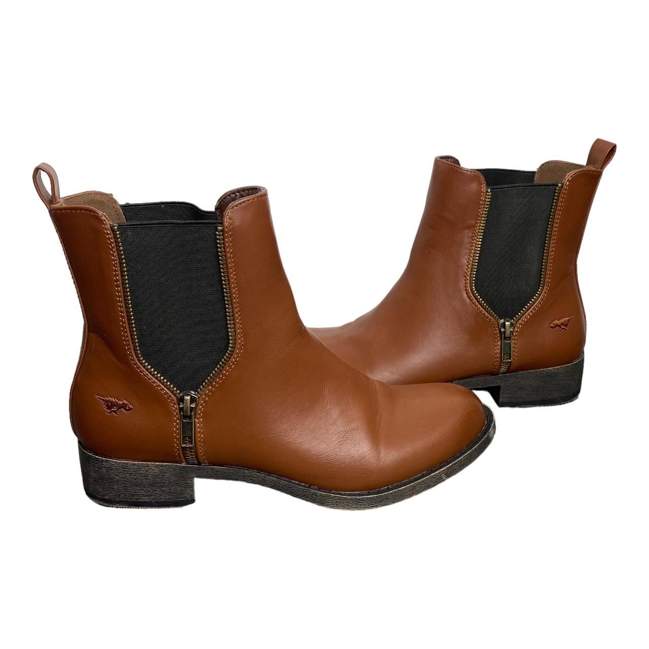 Rocket Dog Women's Brown and Tan Boots Depop