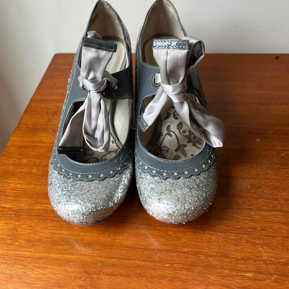 Hush puppies silver shoes deals