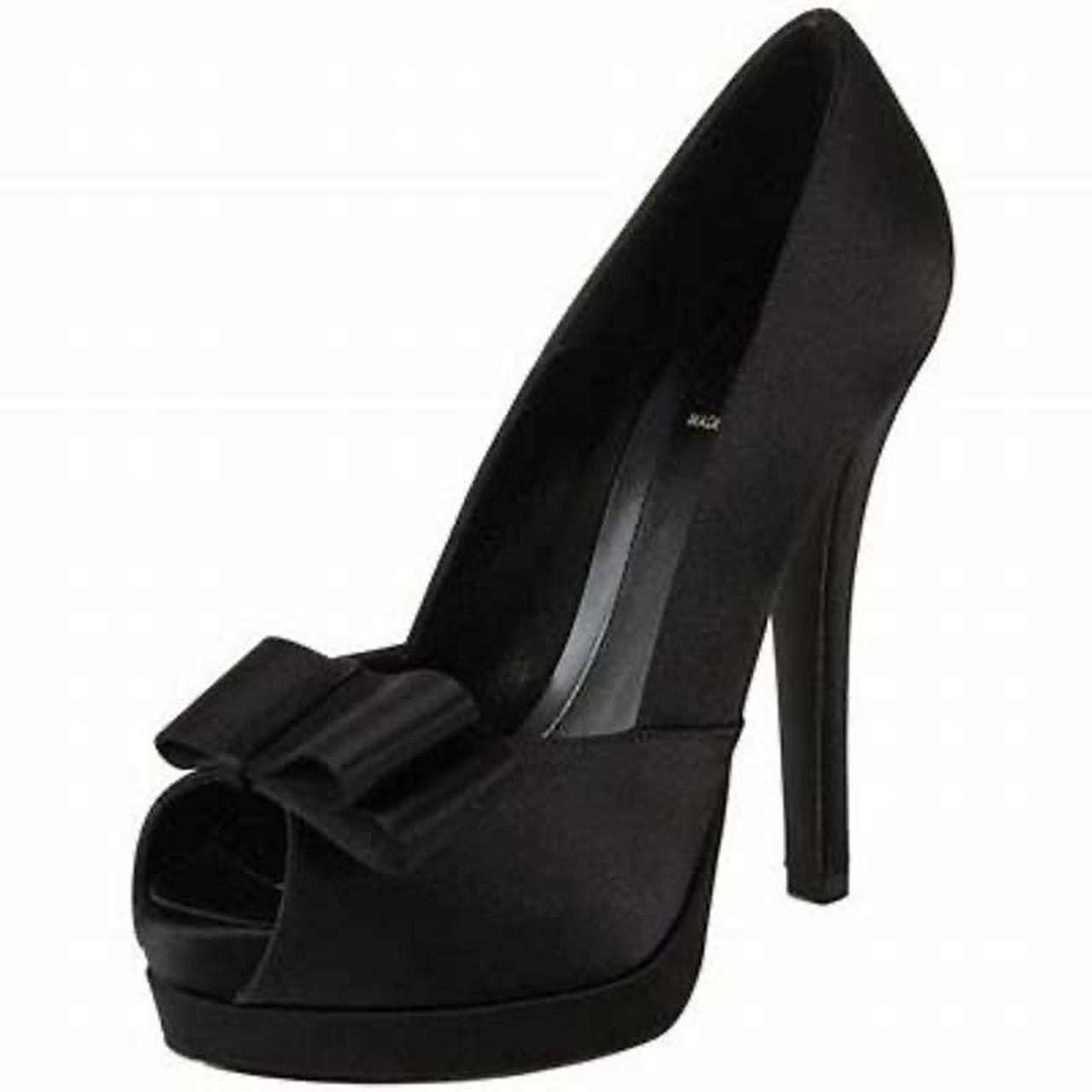 Fendi peep hot sale toe pumps