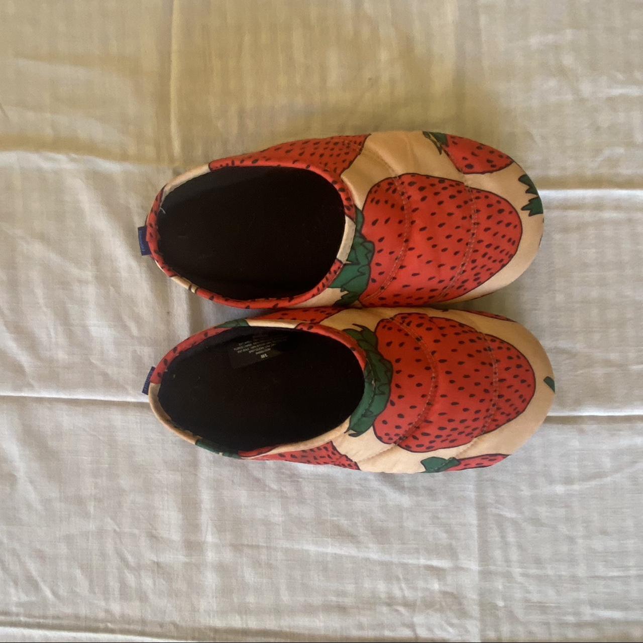 Women's Red and Pink Slippers | Depop