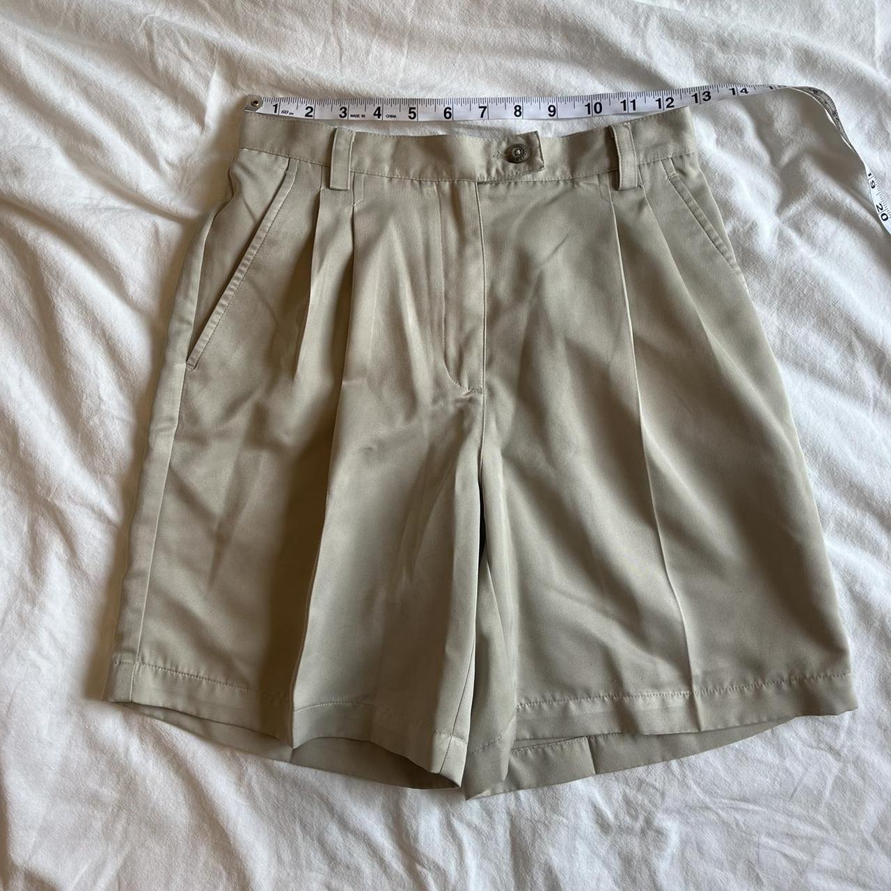 Liz Claiborne Women's Tan and Cream Shorts | Depop