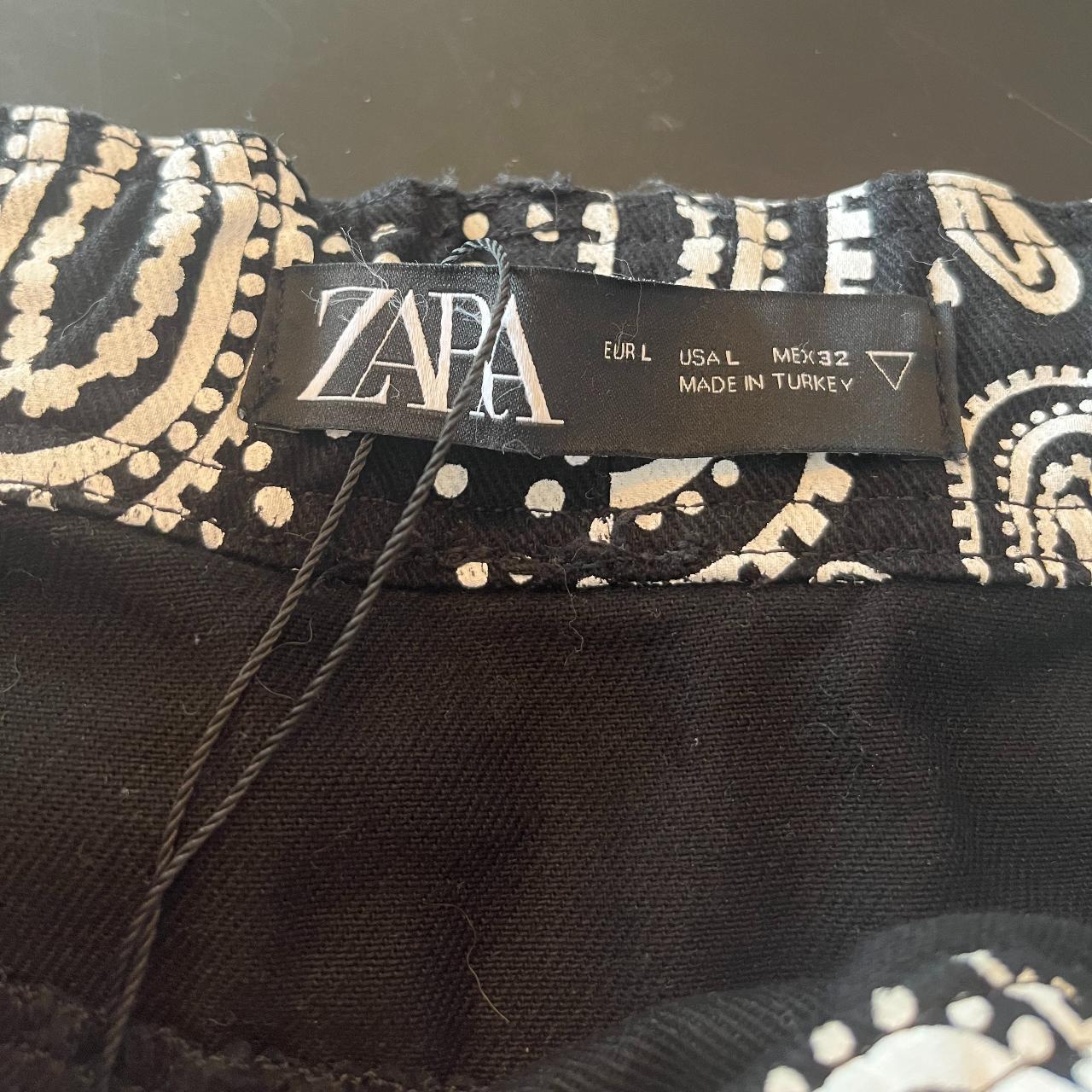 Zara Men's Black and White Shorts Depop