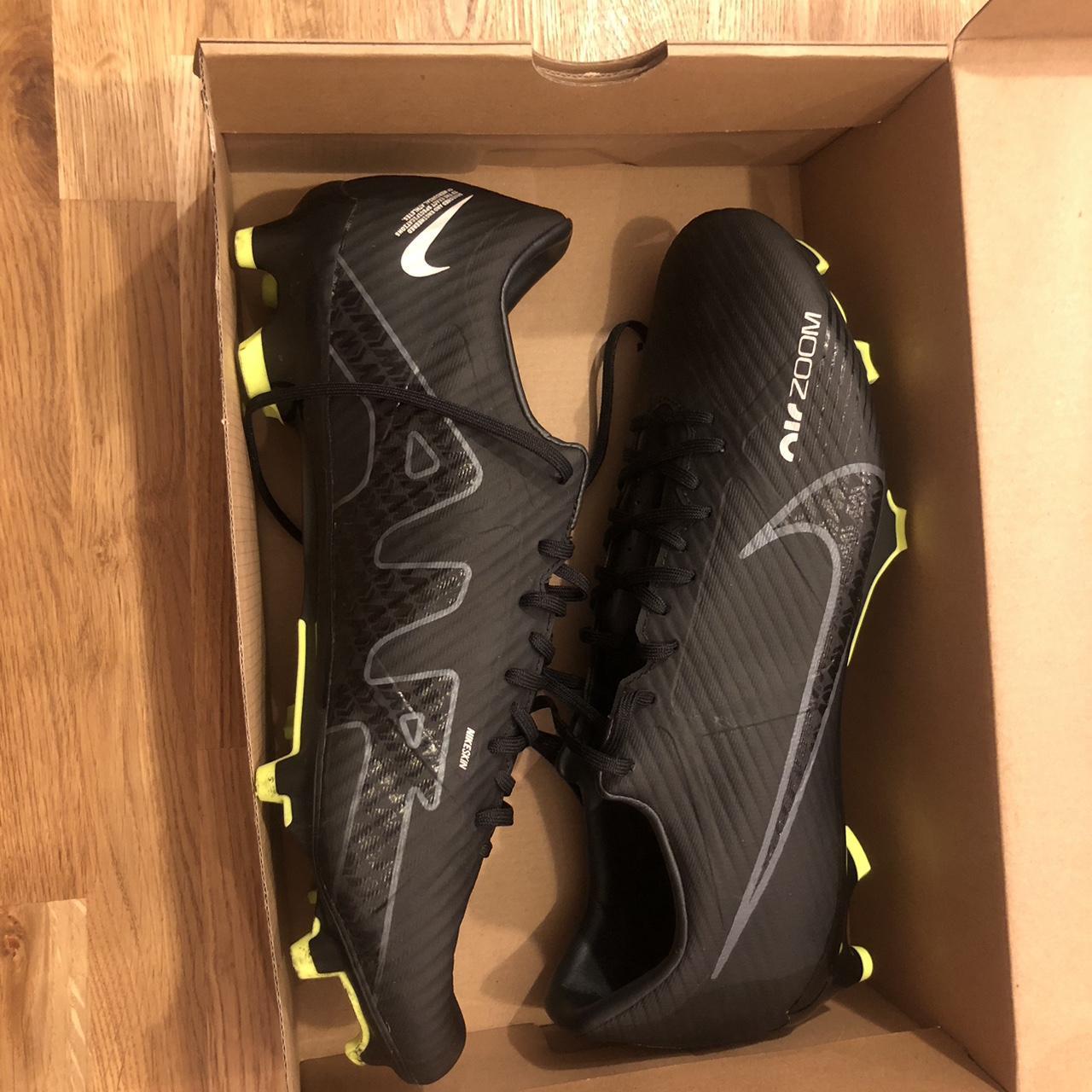 Nike boots shop size 16