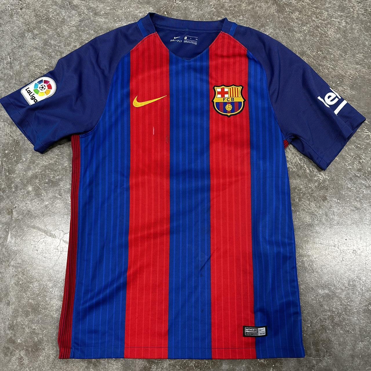 la liga piqué Barcelona soccer shirt Size... - Depop