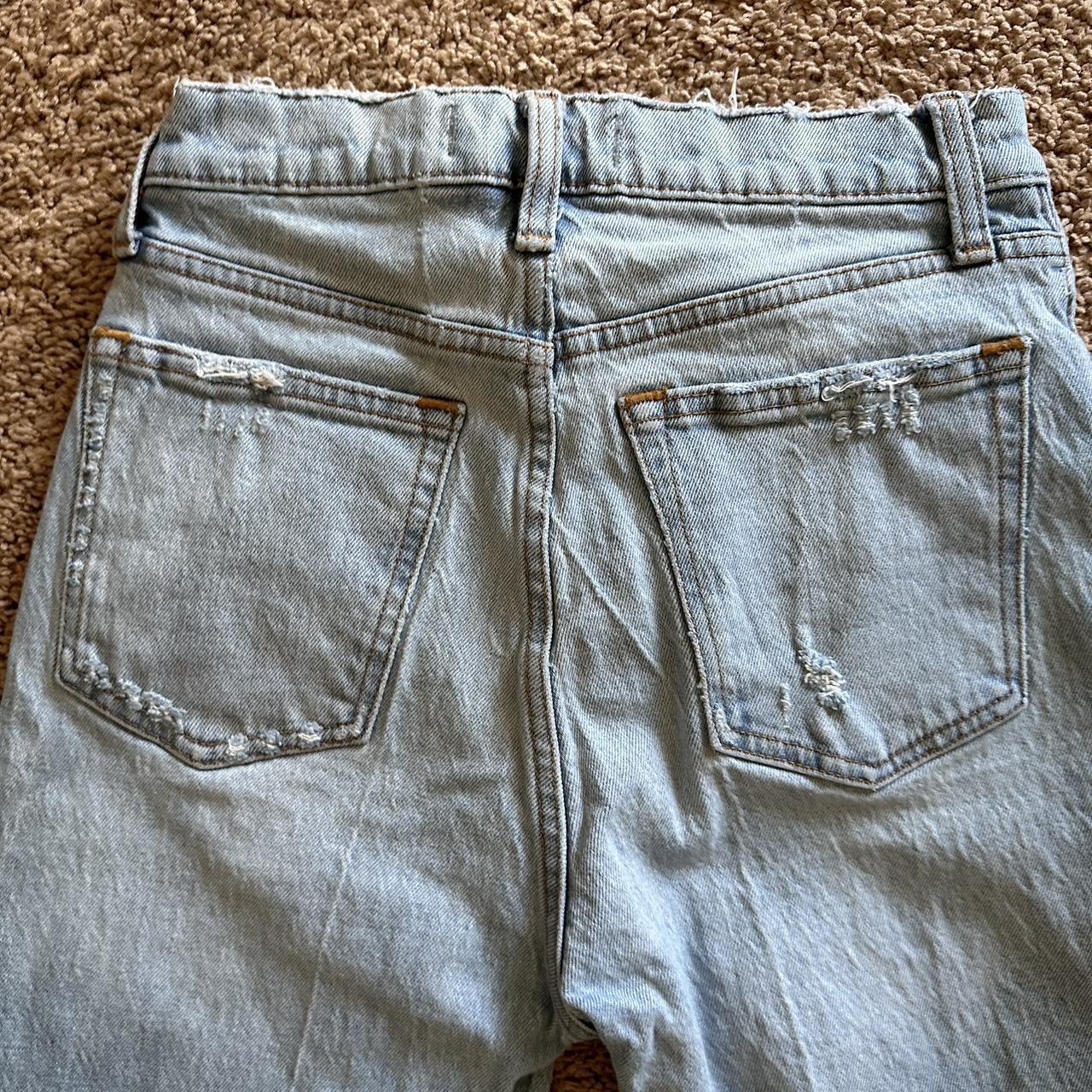 Abercrombie and fitch high rise mom jeans... - Depop