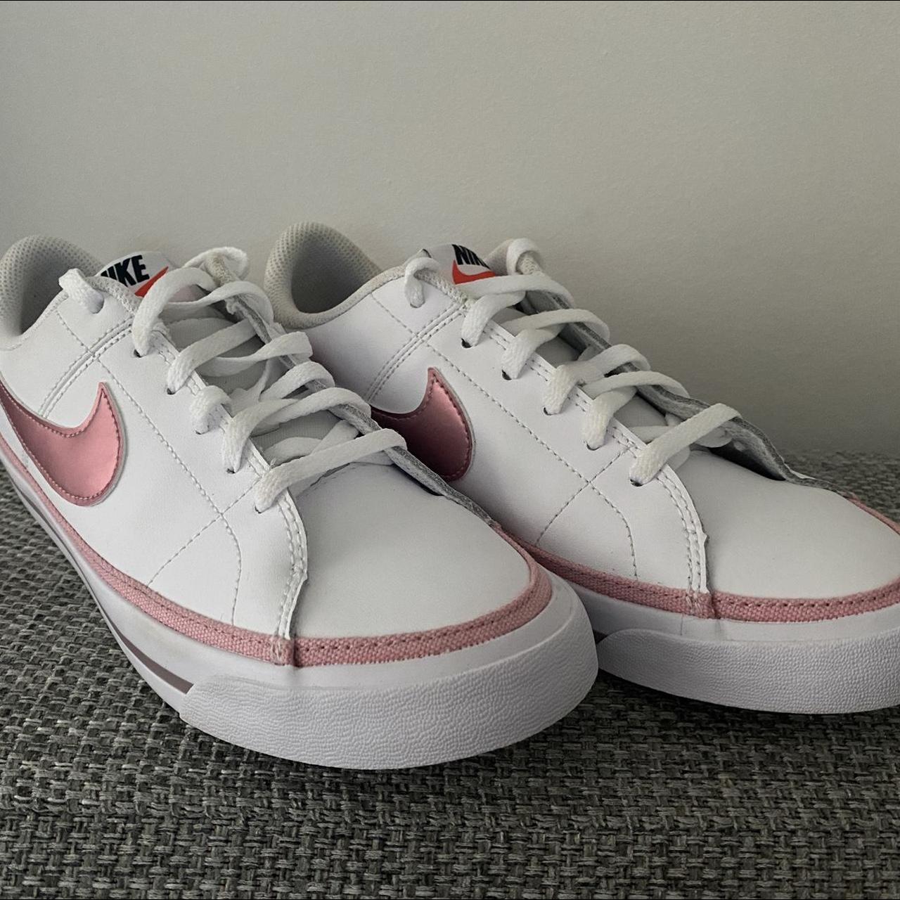 womens white and pink nike trainers