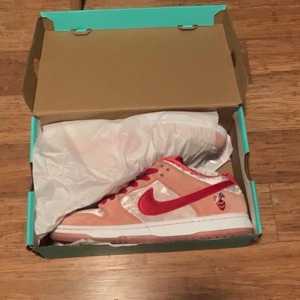 dunk low strange