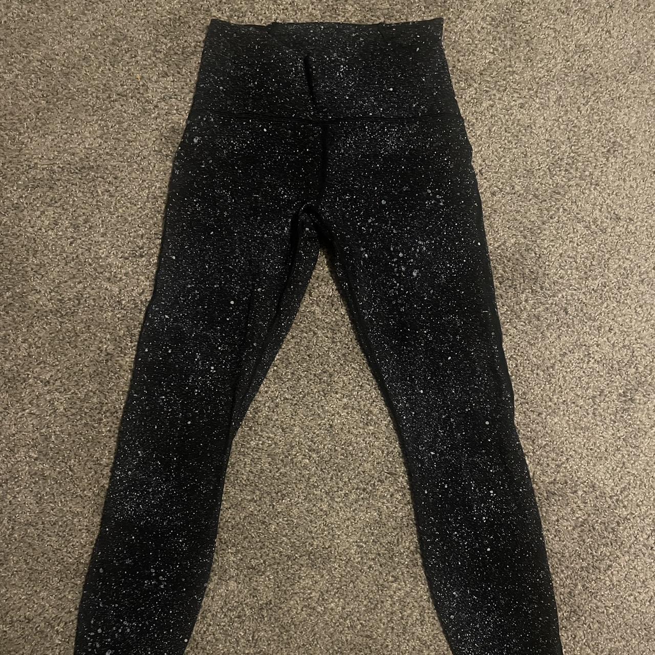 Lulu black&white leggings - Depop