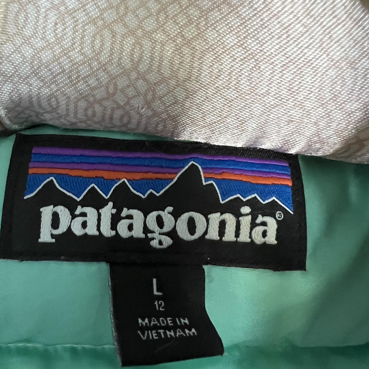 White Patagonia, puffer jacket, kids size large - Depop