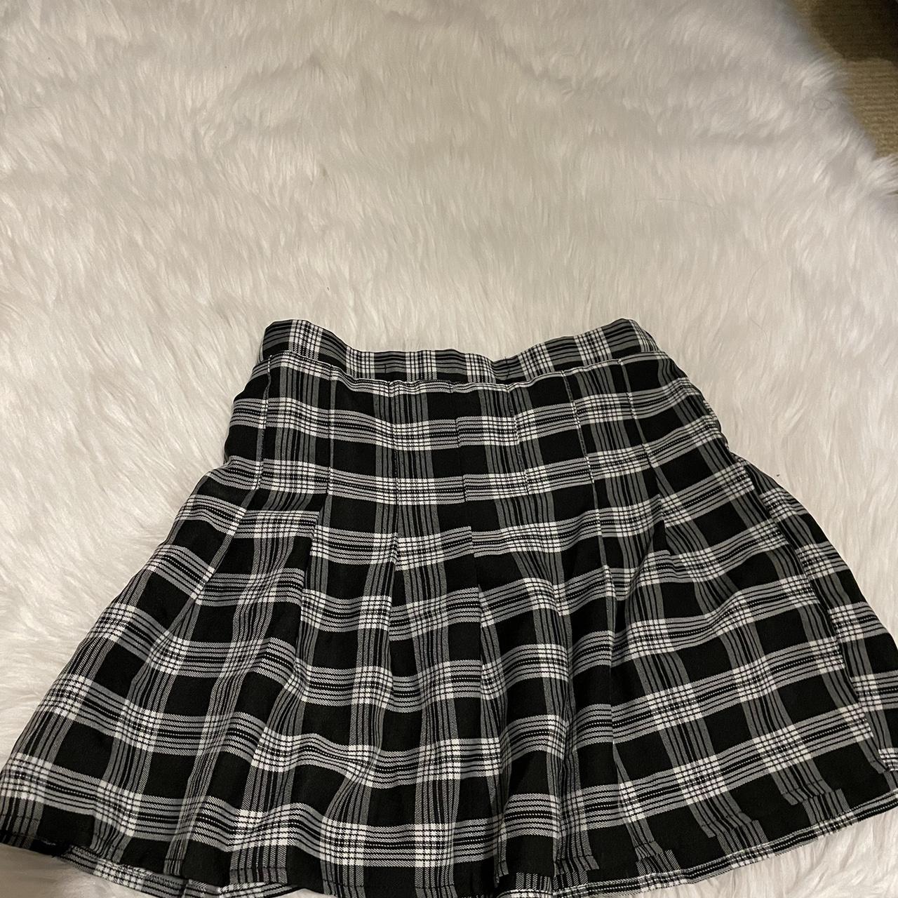 Black and white pleated skirt •mini skirt - Depop