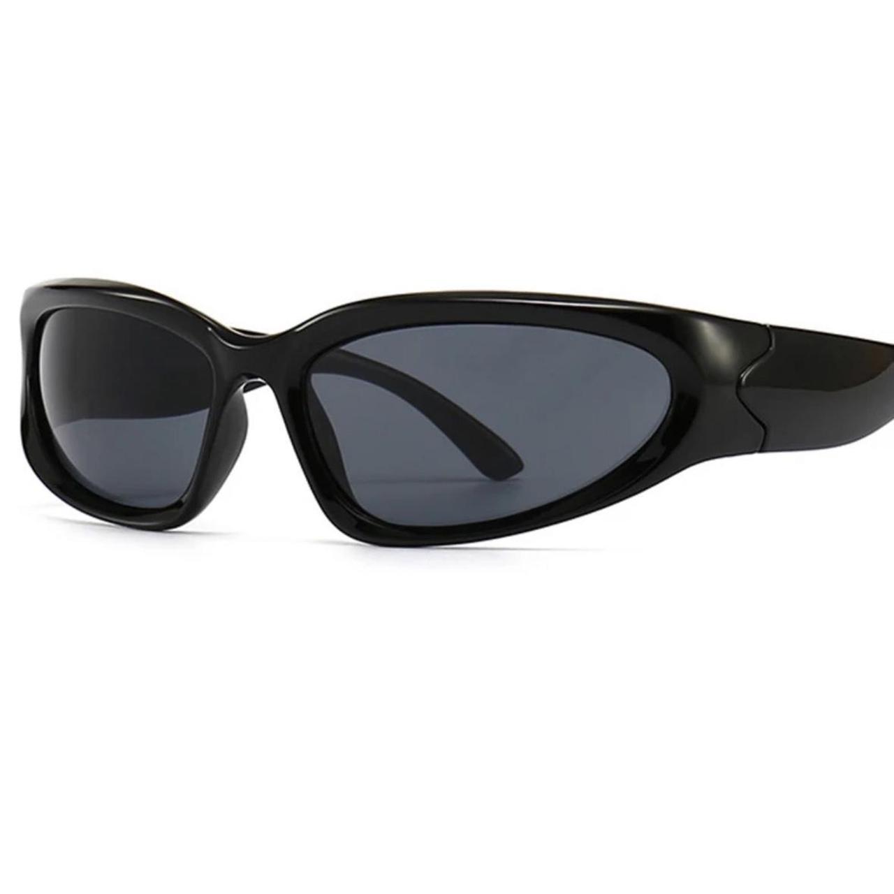 Chic Women's Black Sunglasses (2)
